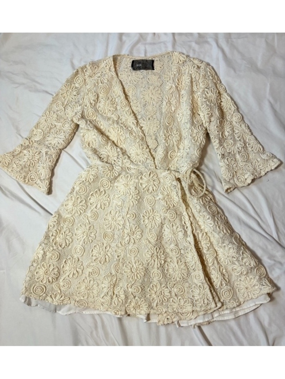 Reformation Cream Floral Lace Wrap Mini Dress Size 6 Bell Sleeve Romantic